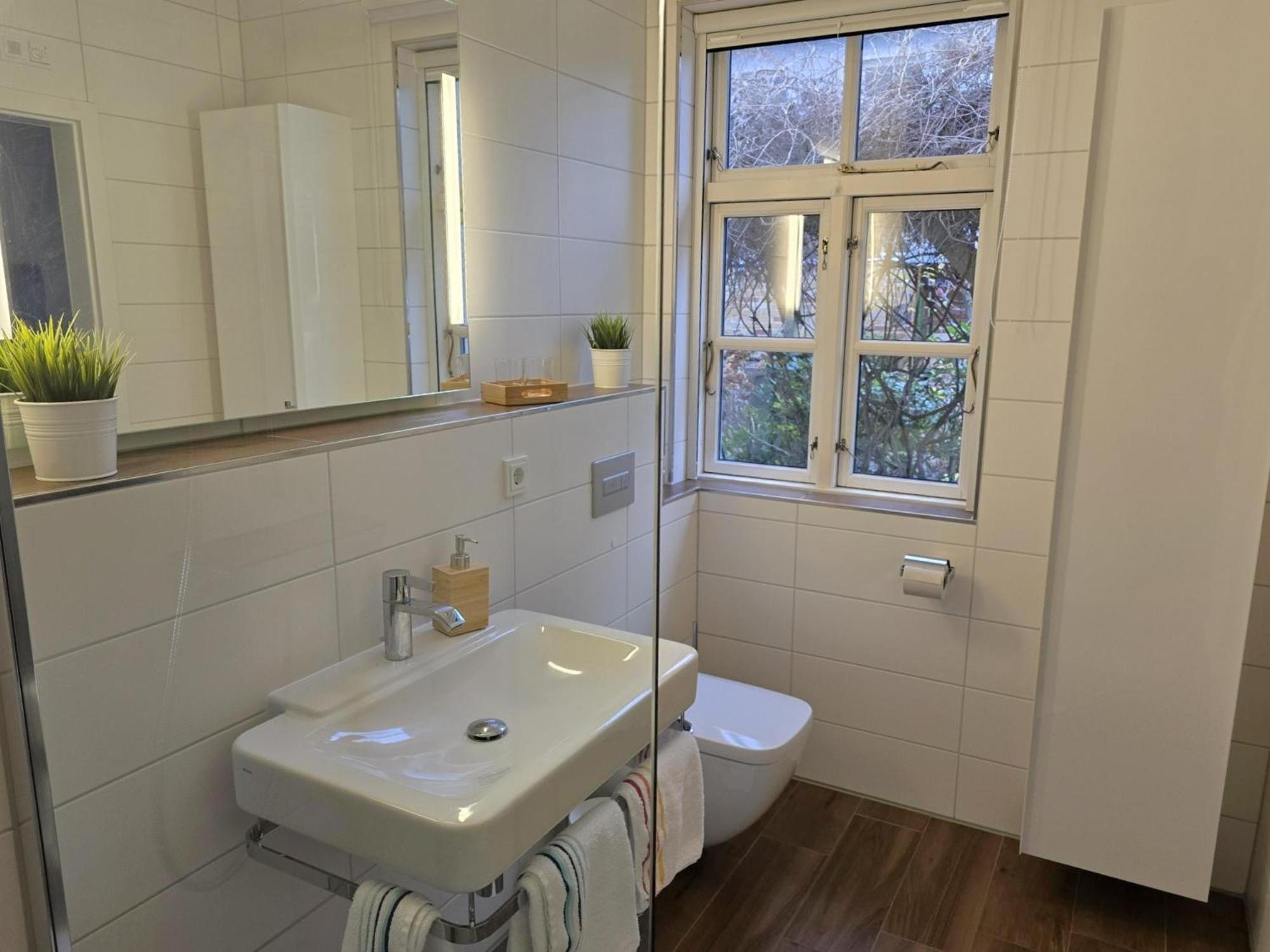 Ferienwohnung Hofidyll - Warnemuende Rostock Esterno foto