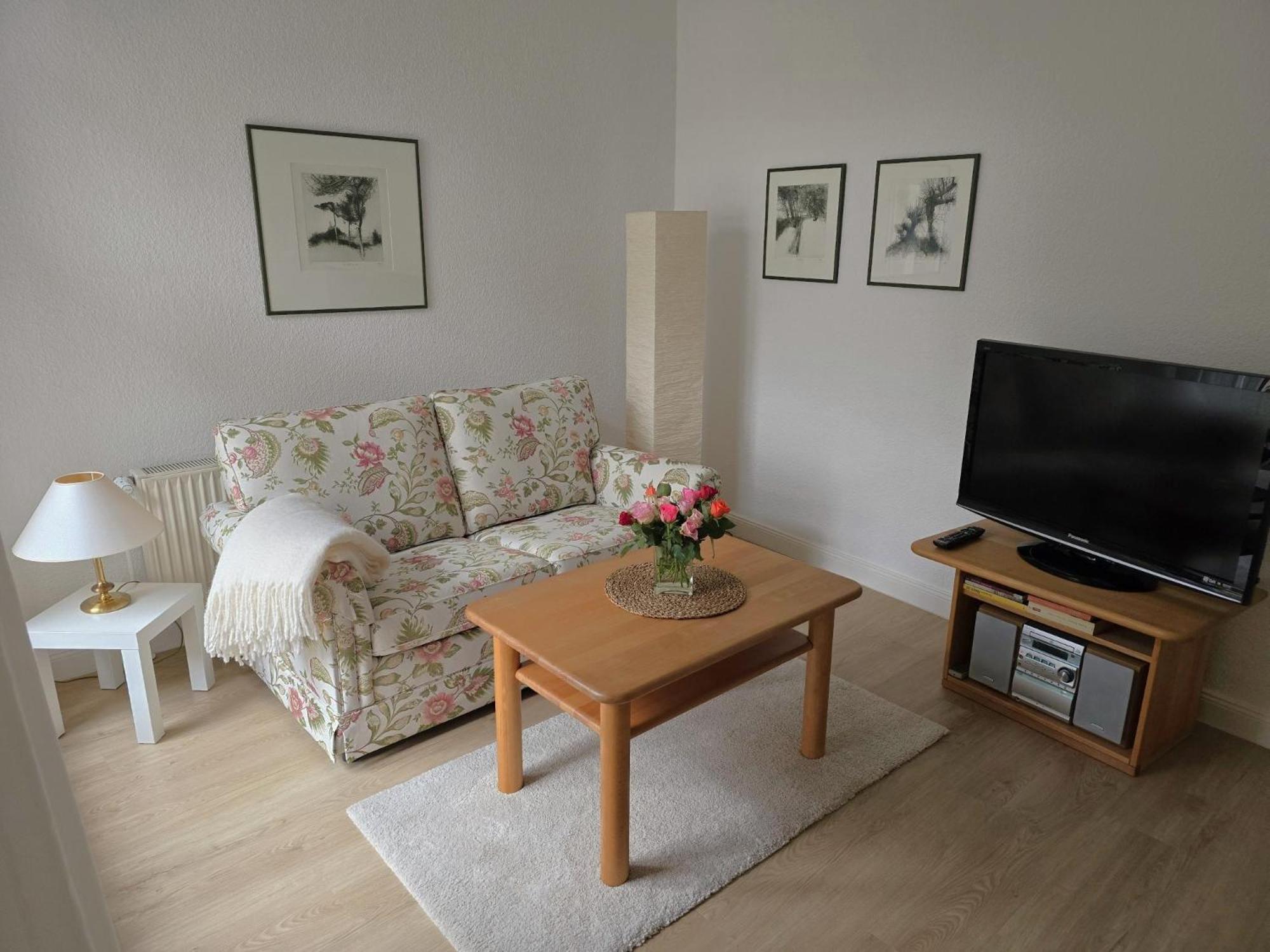 Ferienwohnung Hofidyll - Warnemuende Rostock Esterno foto