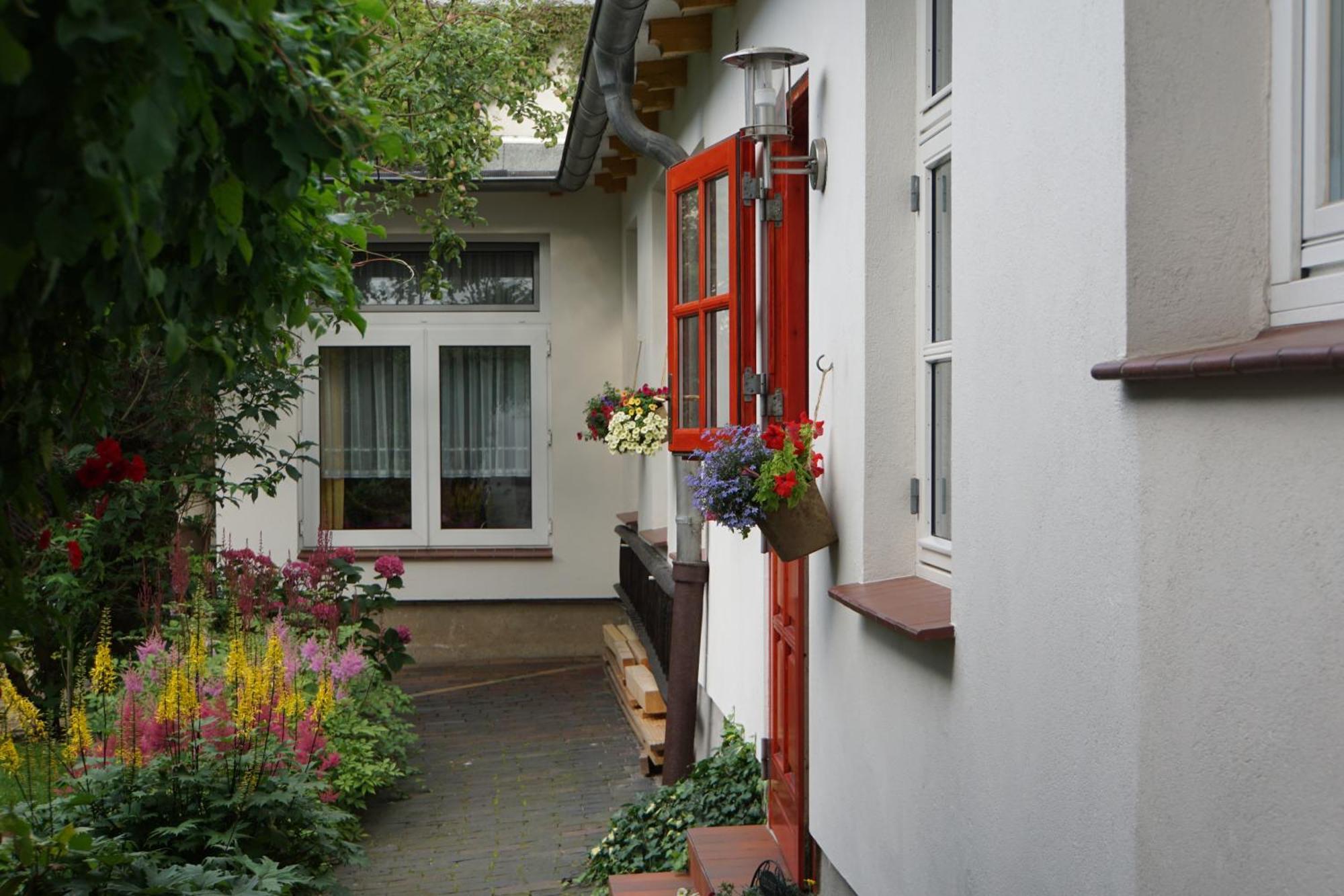 Ferienwohnung Hofidyll - Warnemuende Rostock Esterno foto